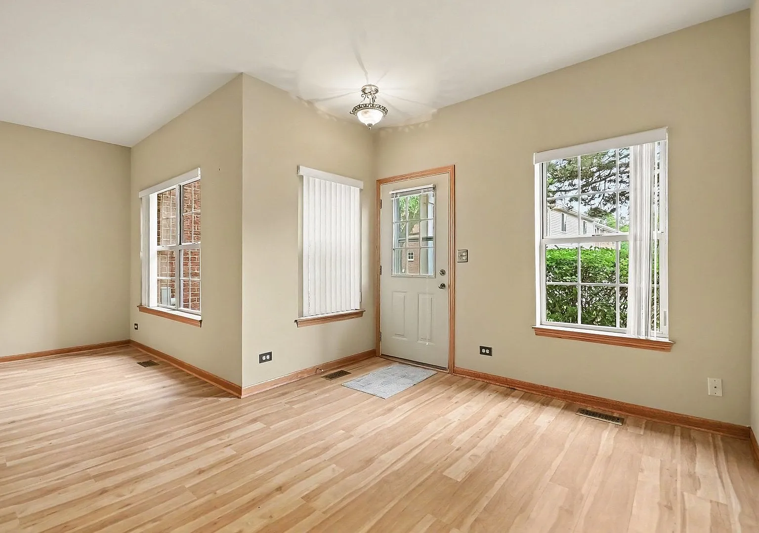3 bed, 2.5 bath, 1482 sqft, $3,000 — Photo 3