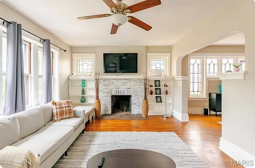 2 bed, 1.0 bath, 1250 sqft, $1,700 — Photo 2