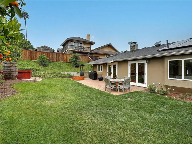 2415 Calle Galicia — Photo 11