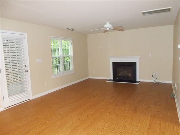 4th image of 2826 Black Walnut Ln