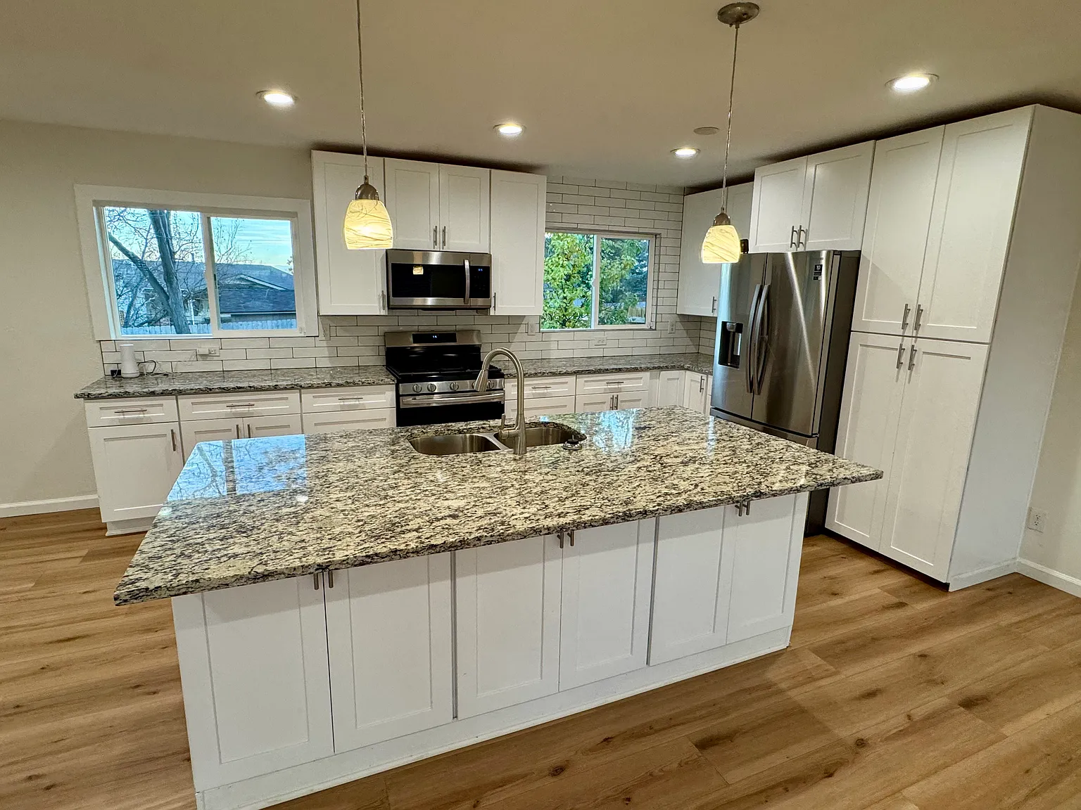 1818 S Welch Cir — Photo 3
