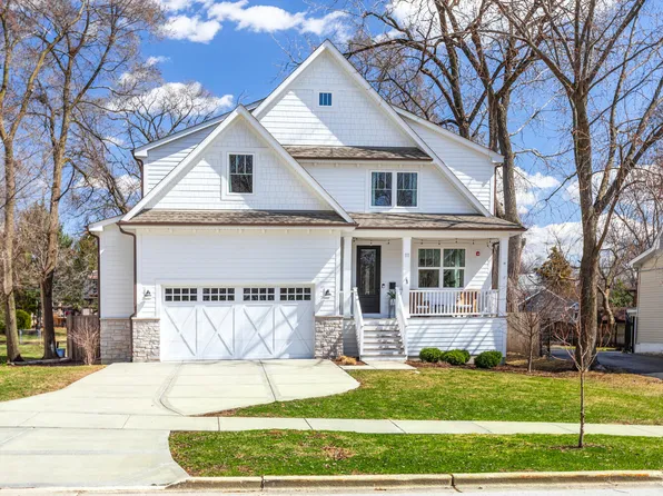 11 Cumnor Rd, Westmont, IL 60559