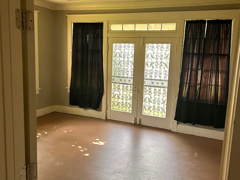 2404 Jackson Ave — Photo 20