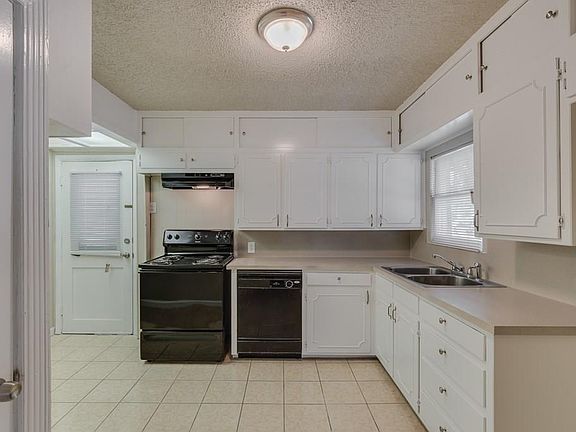 5th image of 3008 Honeysuckle Ave