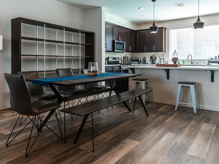 Dining/kitchen