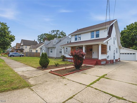 3rd image of 392 Oxford Ave
