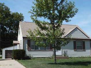1422 10th St NW, Cedar Rapids, IA 52405