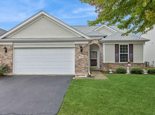 2596 Venetian Ln, Elgin, IL 60124