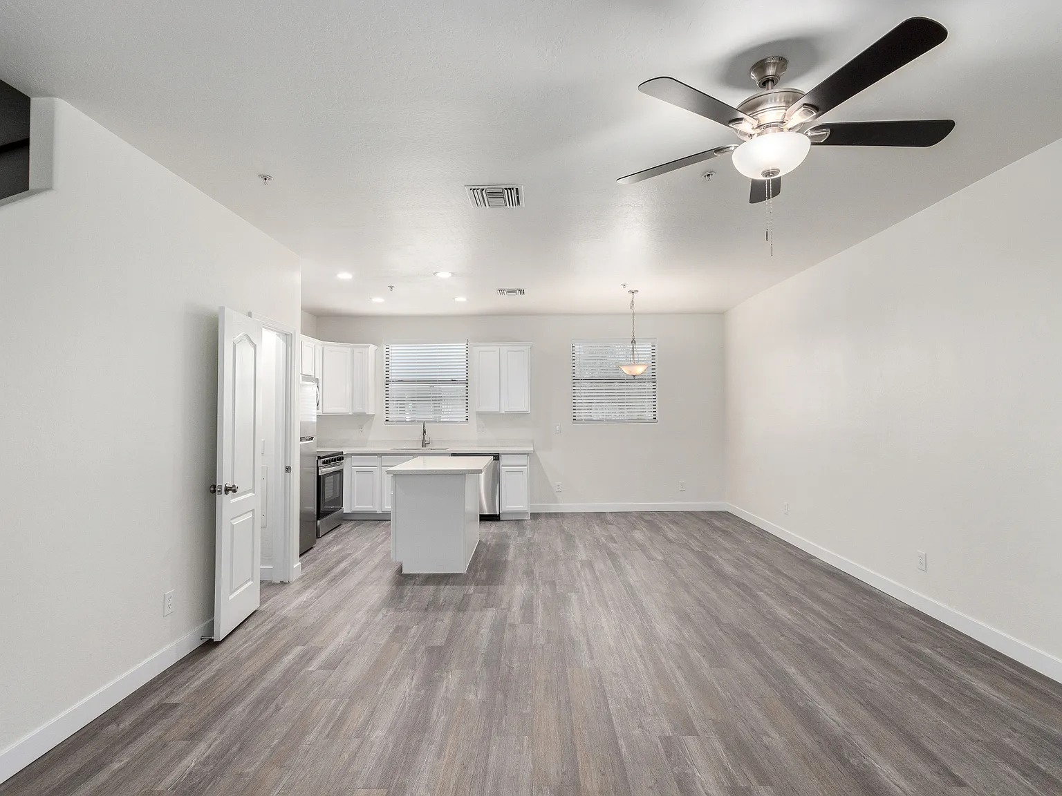 111 W Beth Dr - 1 — Photo 4