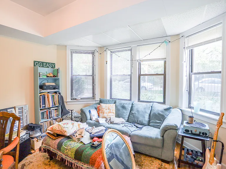4628 N Wolcott Ave — Photo 2