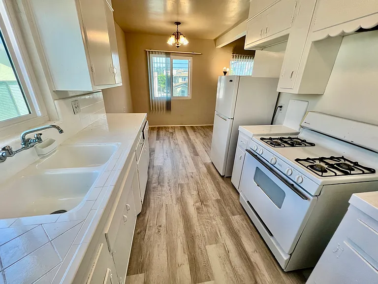 2516 Mathews Ave #4 — Photo 5