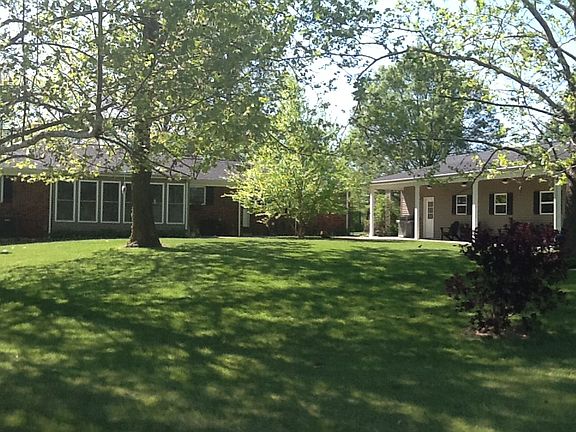 3rd image of 140 Country Club Dr