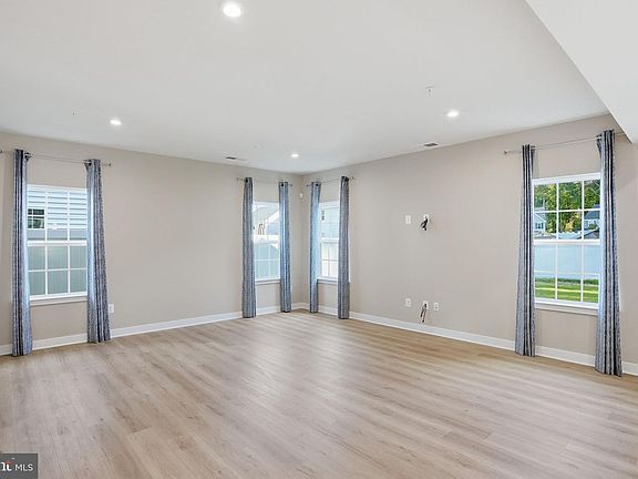5th image of 108 Perrys Retreat Blvd