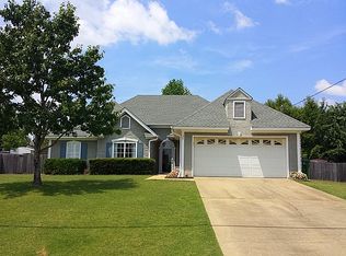 137 Old Orchard Rd, Deatsville, AL 36022