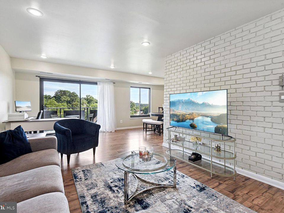 1st image of 6001 Arlington Blvd APT 906