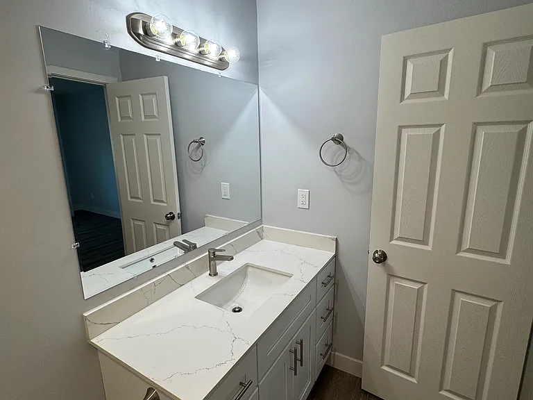 Silicon Valley Apartments — Photo 33
