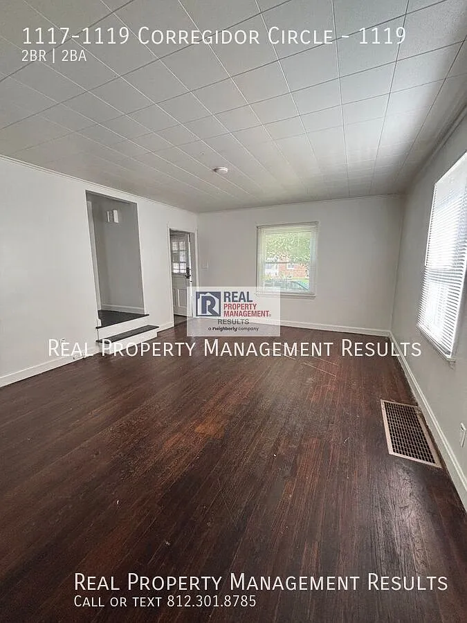 Eastside Duplex with Basement & Garage — Photo 3