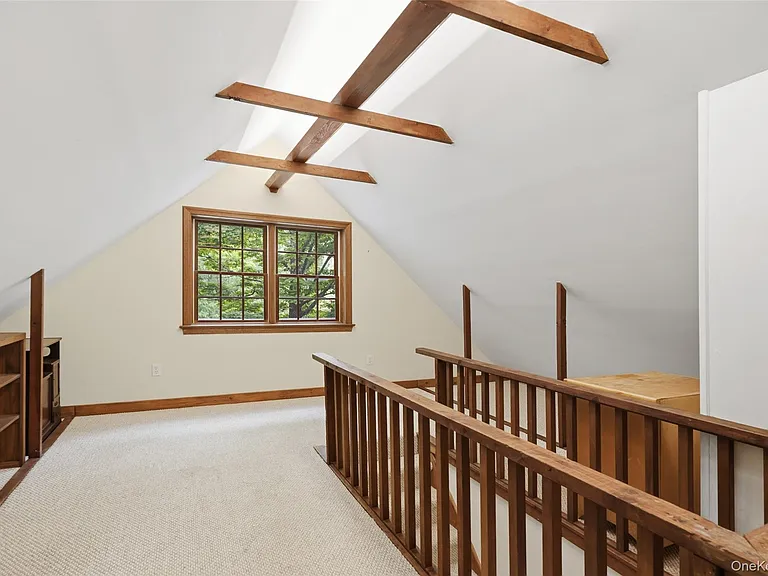 84 Pound Ridge Rd — Photo 15