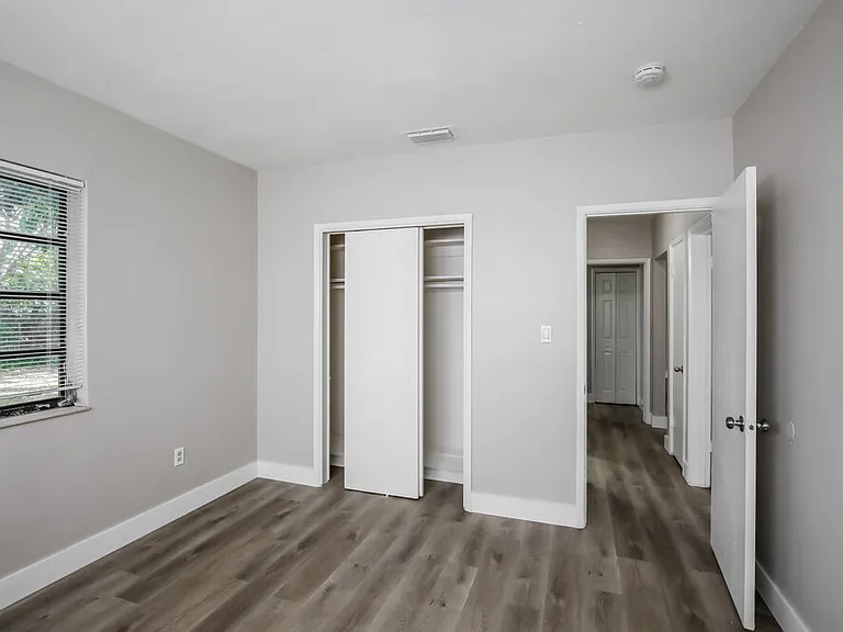 381 Carolina Ave — Photo 9