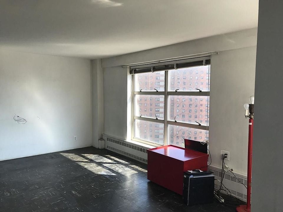 2nd image of 80 La Salle St APT 13E