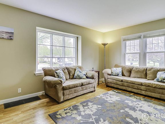 2nd image of 203 E 25th St