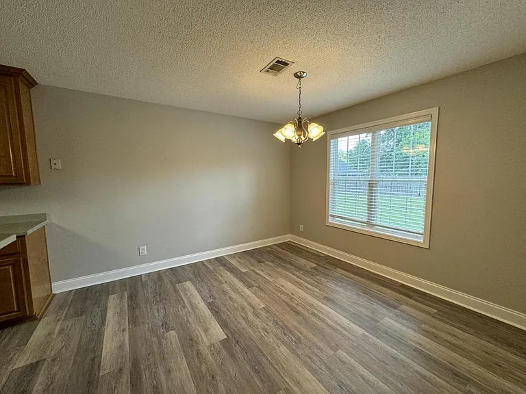 204 Mahan Dr — Photo 14