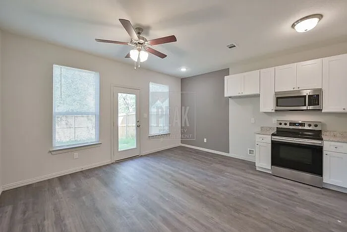 1616 Ash Crescent St — Photo 24