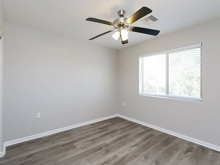 8216 S 6th Ln — Photo 12