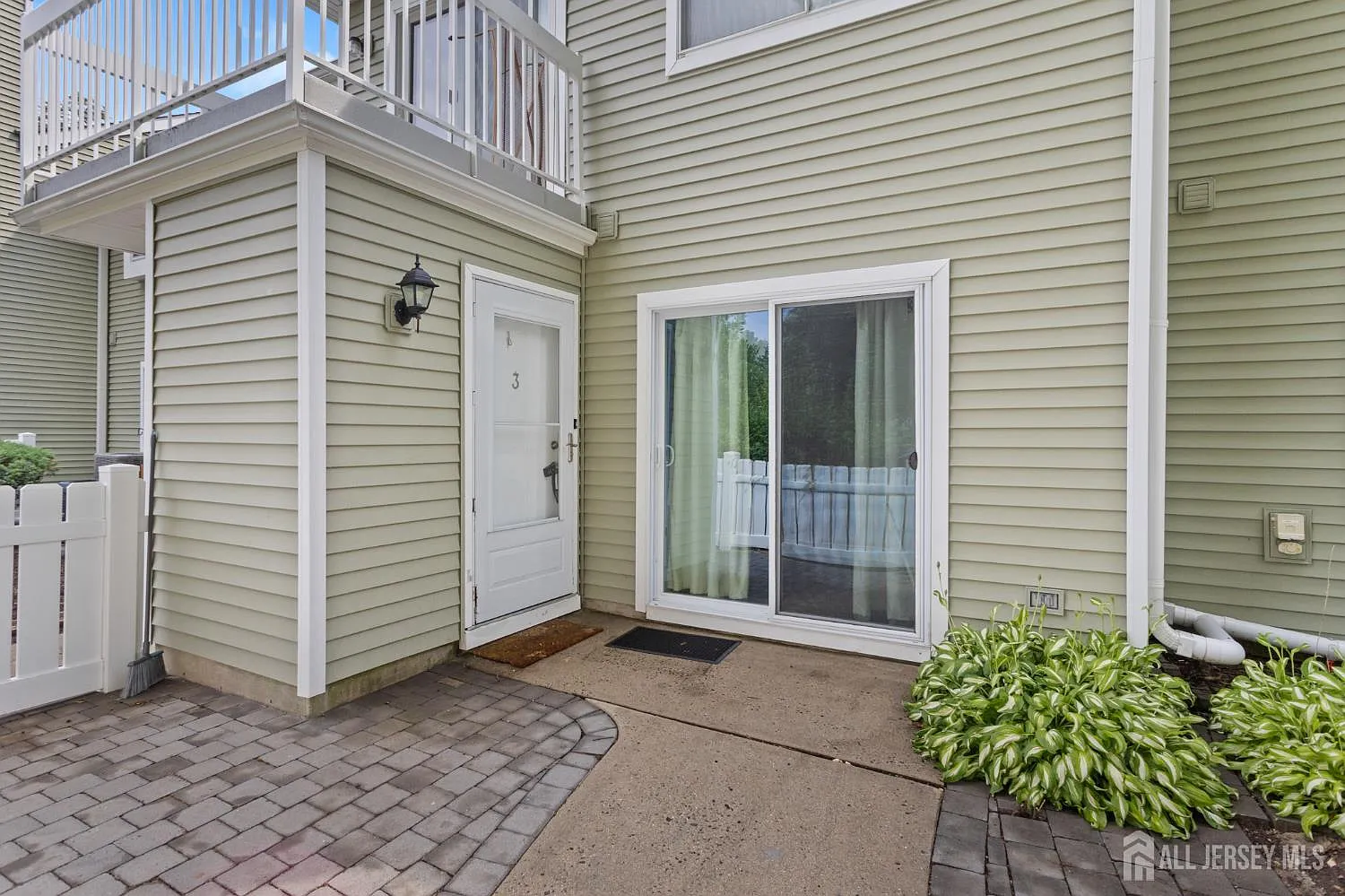 1 bed, 1.0 bath, 976 sqft, $2,000 — Photo 3