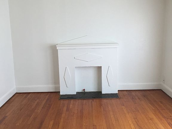 3rd image of 670 Ockley Dr APT 4