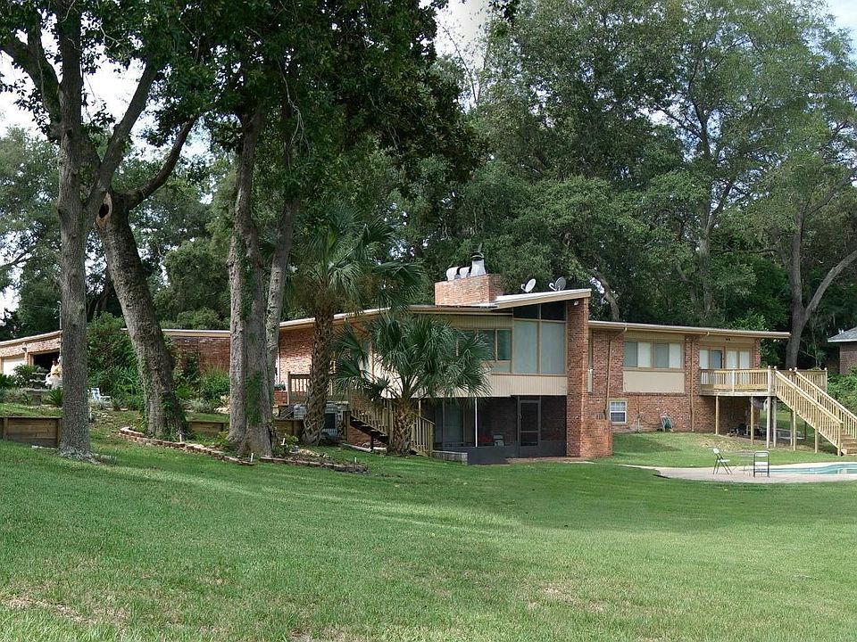 2300 Cedar Shores