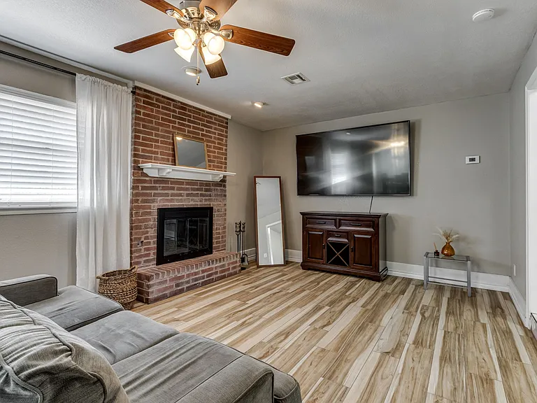 1828 Burnt Oak St — Photo 13