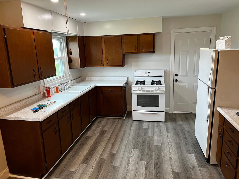 1st image of 293 Ward Dr