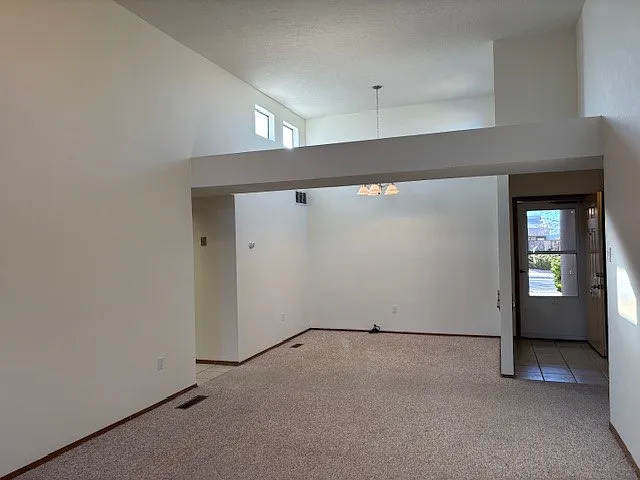 3 bed, 1300 sqft, $2,500 — Photo 4