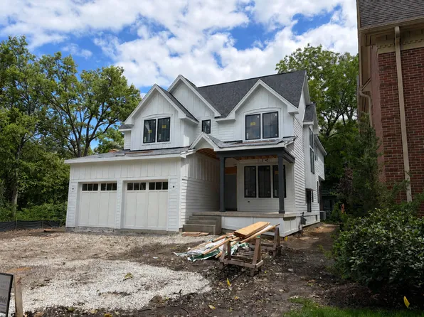 664 N Webster St, Naperville, IL 60563