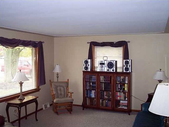 5th image of 8129 48th Ave