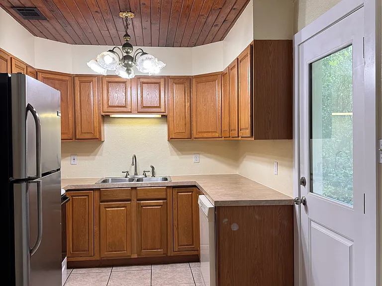 dining room to kitchen