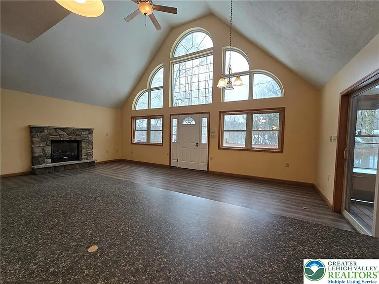 104 Flo Ct — Photo 12