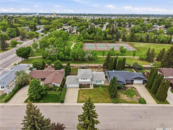 86 Duncan CRESCENT, Saskatoon, SK S7H 4K4