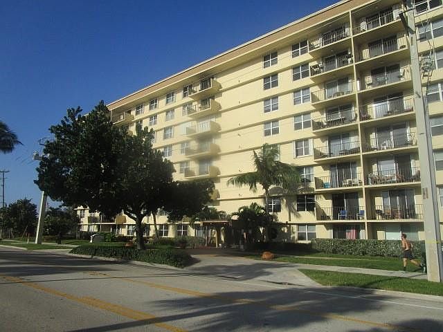 1st image of 1009 N Ocean Boulevard #403