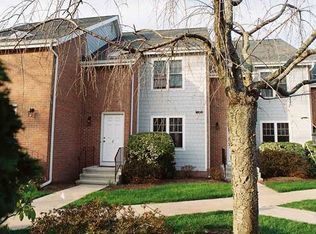 100 Strickland Rd #2, Greenwich, CT 06830