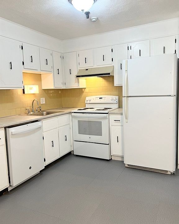 1st image of 15 Spencer Rd APT 22E