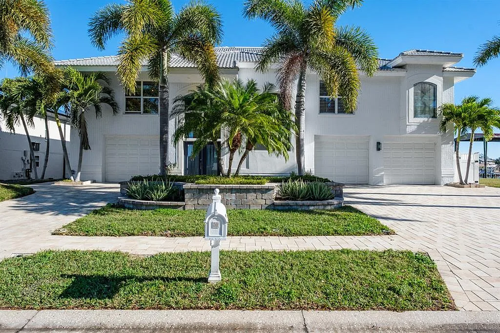 3 bed, 4.0 bath, 3381 sqft, $16,500 — Photo 1