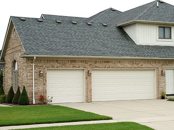 3rd image of 21290 Pine Cone Dr