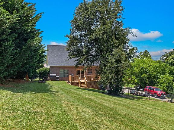 3rd image of 6247 Golden Dr