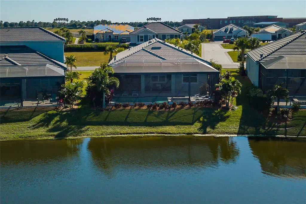 3 bed, 2.0 bath, 2014 sqft, $11,000 — Photo 4