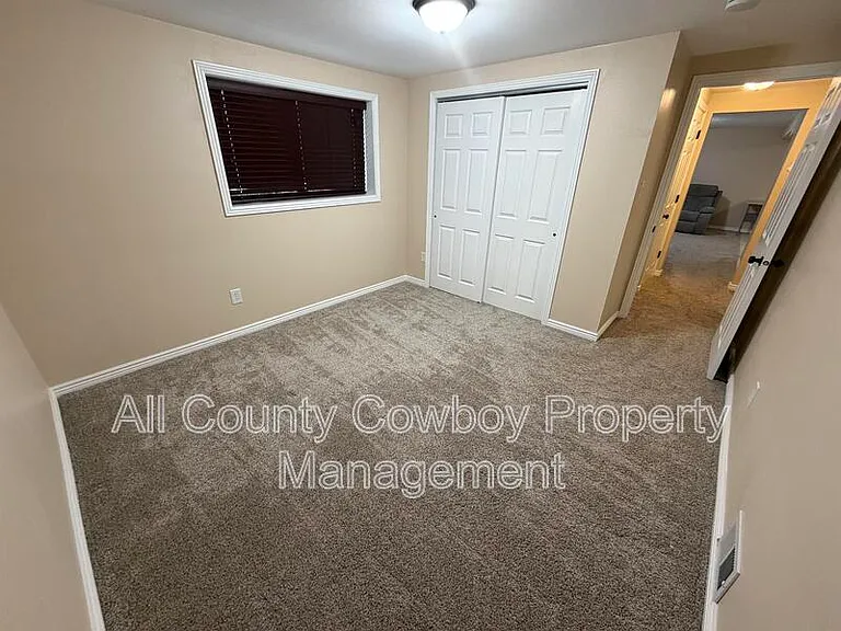 1602 Mitchell St — Photo 8