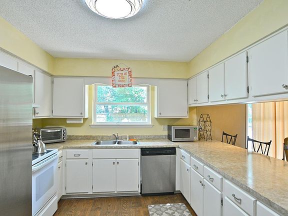 3rd image of 330 Valencia St
