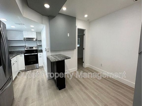 4th image of 922 La Salle Ave