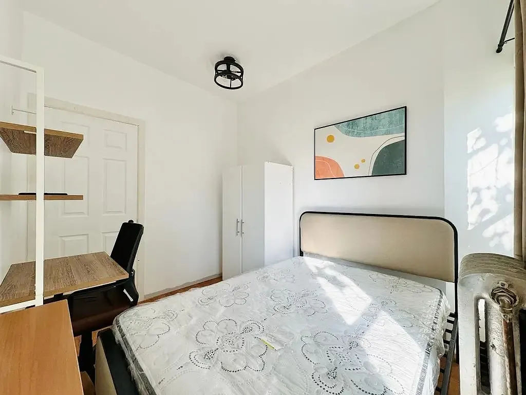 4 bed, 1.5 bath, 1000 sqft, $1,160 — Photo 3